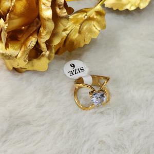 Elegant Gold Ring With Heart-Shaped Diamond