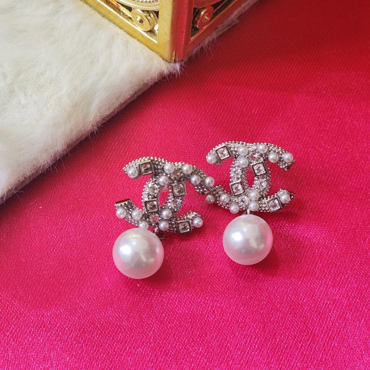 Élise channel Luxe Pearl Studs