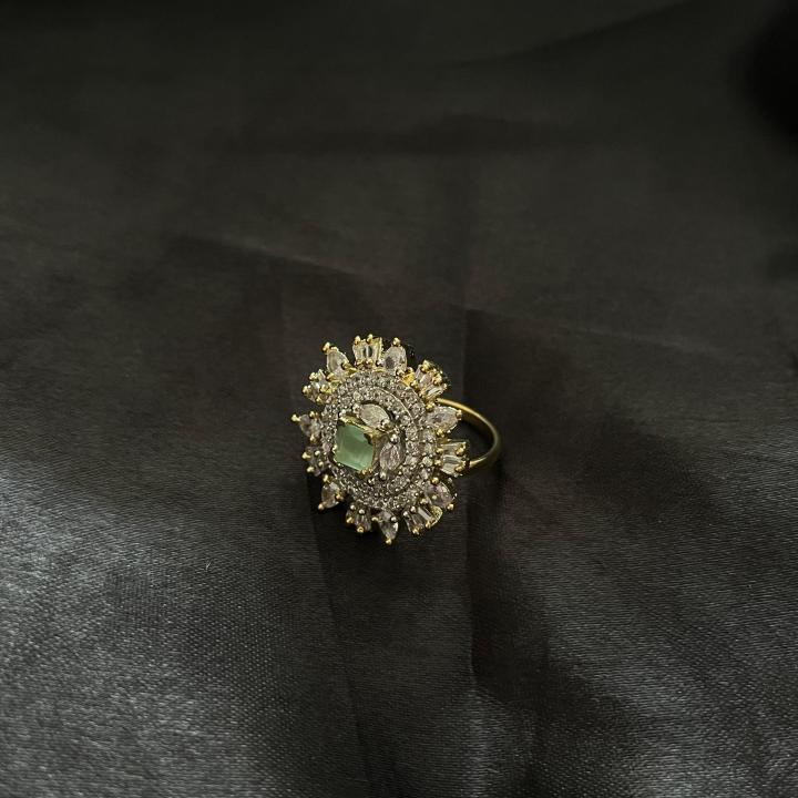 Emerald Glow Royal Cocktail Ring
