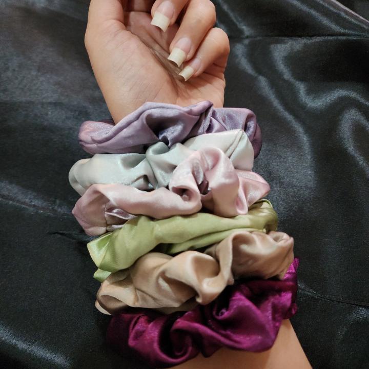 Luxe Aabhushan – Icy Pearl Satin Scrunchie