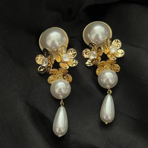 Florina Pearl Drop Earrings