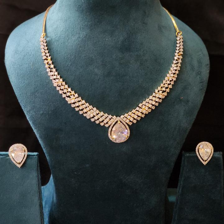 Noor Éclat Teardrop Necklace Set