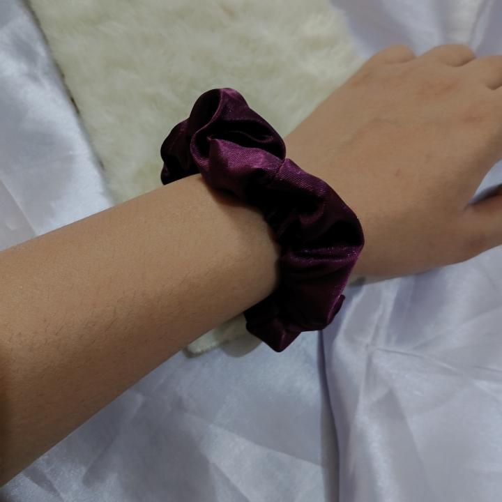 Luxe Aabhushan - Plum ◦ Royale Satin Scrunchie