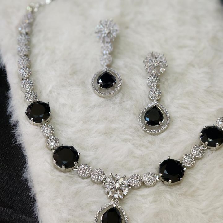 Noir Étoile American Diamond Necklace Set